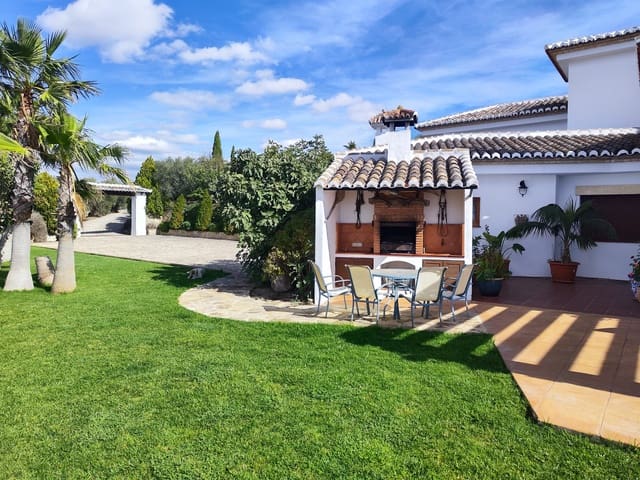 9 soveværelse Finca/Landehus til salg i Antequera med swimmingpool garage - € 2.300.000 (Ref: 7901413)