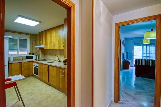 2 bedroom Beach Apartment for rent in Los Boliches , Fuengirola - € 1,000 (Ref: 8115890)