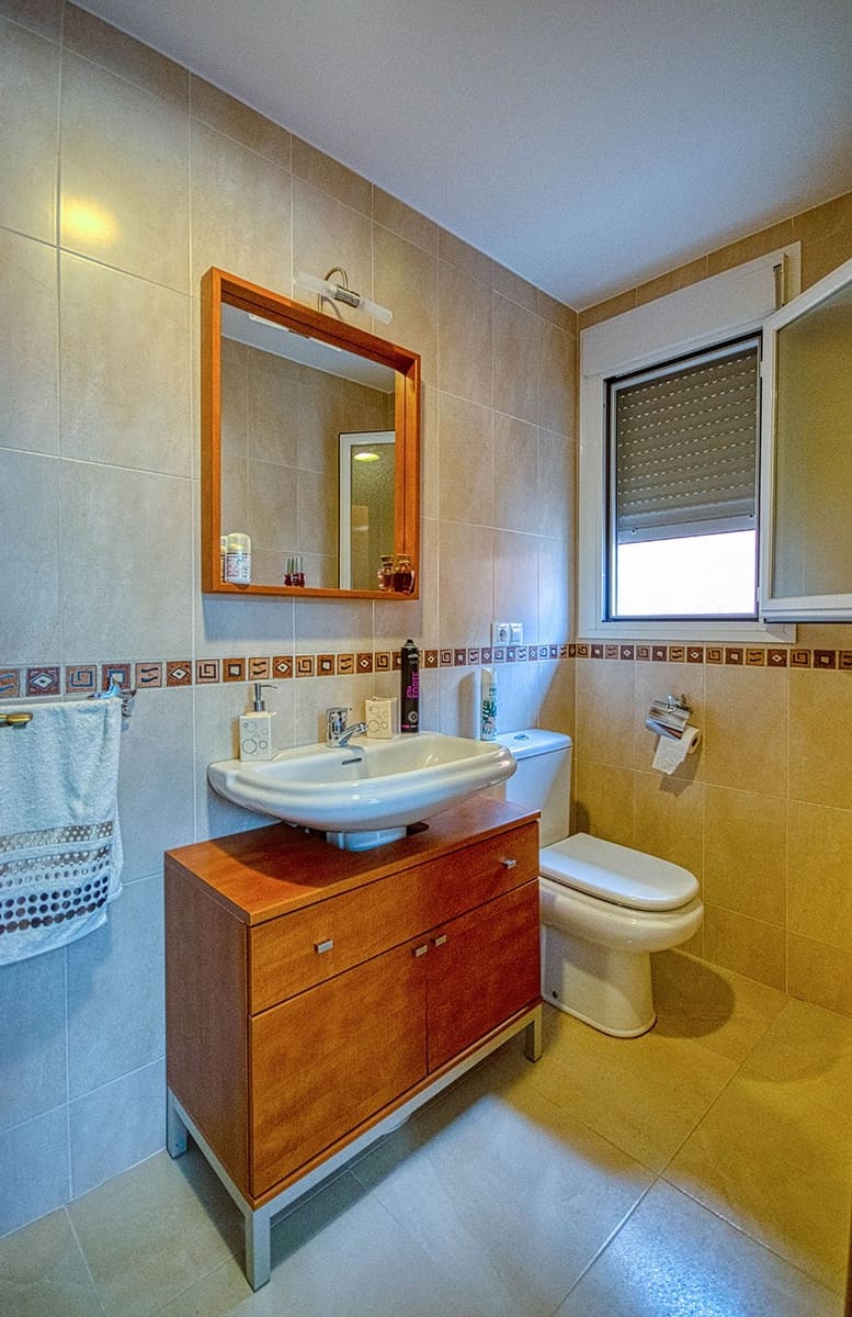 2 soveværelse Strandlejlighed til leje i Fuengirola - € 1.000 (Ref: 8115890)