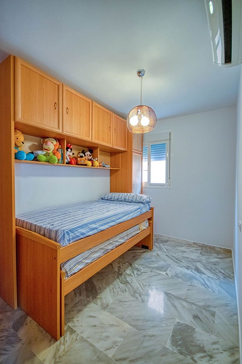 2 soveværelse Strandlejlighed til leje i Fuengirola - € 1.000 (Ref: 8115890)