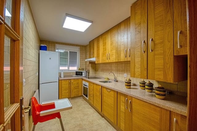 2 bedroom Beach Apartment for rent in Los Boliches , Fuengirola - € 1,000 (Ref: 8115890)