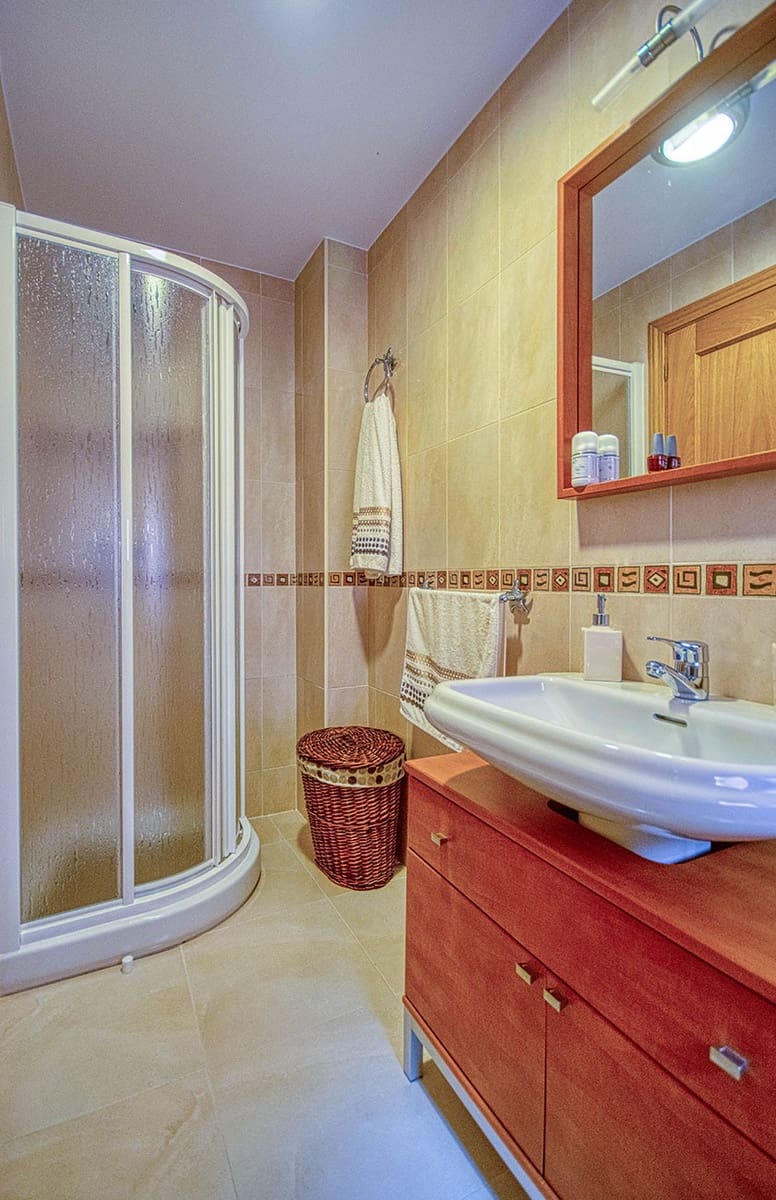 2 soveværelse Strandlejlighed til leje i Fuengirola - € 1.000 (Ref: 8115890)