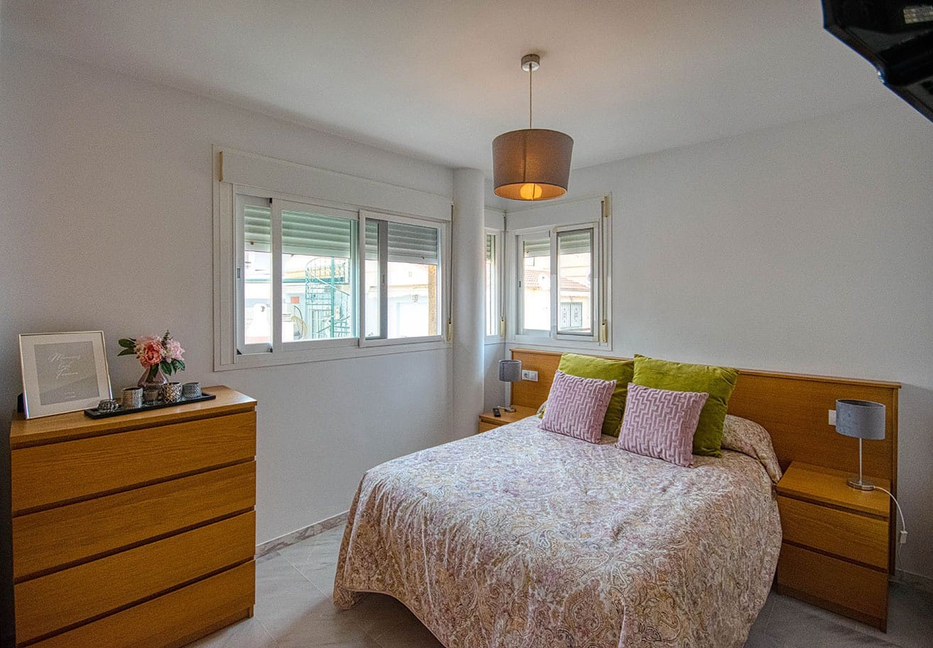 2 bedroom Beach Apartment for rent in Fuengirola - € 1,000 (Ref: 8115905)