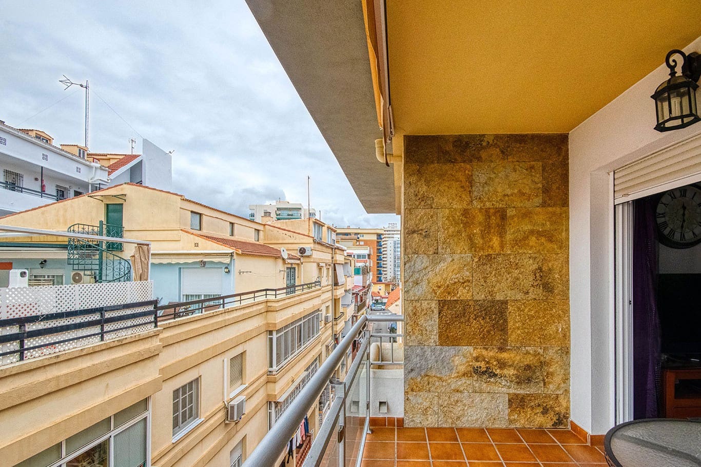 2 bedroom Beach Apartment for rent in Fuengirola - € 1,000 (Ref: 8115905)