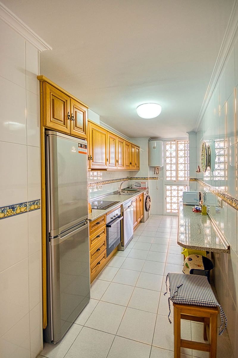 2 bedroom Beach Apartment for rent in Fuengirola - € 1,200 (Ref: 8299766)