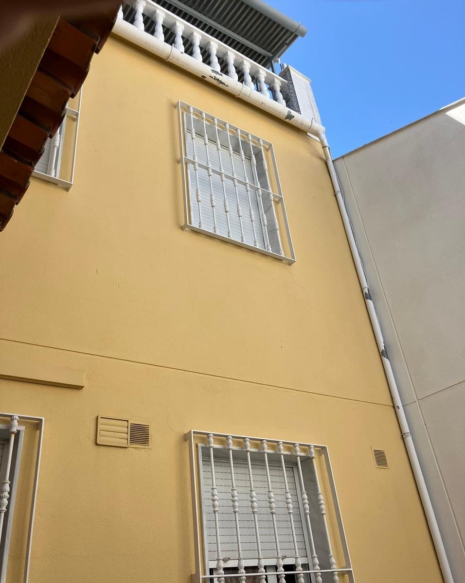 3 soveværelse Byhus til salg i Rute med garage - € 150.000 (Ref: 8508150)