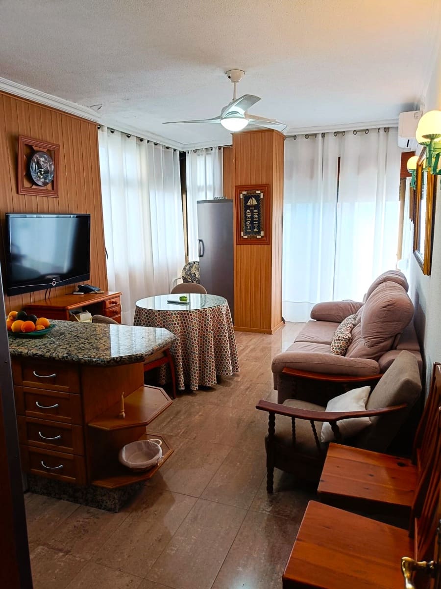 2 slaapkamer Strandappartement te huur in Fuengirola - € 1.300 (Ref: 8511102)