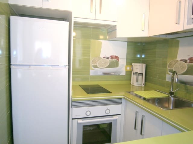 2 bedroom Beach Apartment for rent in Fuengirola with garage - € 1,270 (Ref: 8740846)