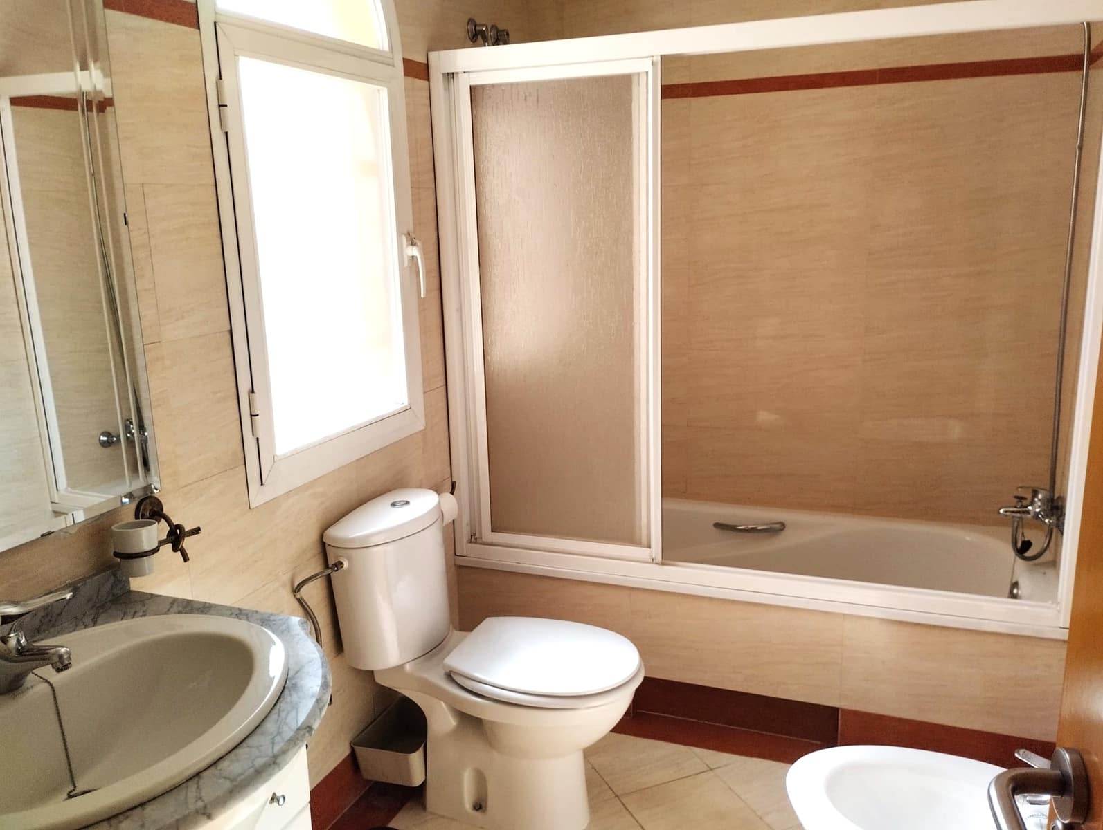 3 soveværelse Byhus til salg i Granada by med swimmingpool garage - € 380.000 (Ref: 9004430)