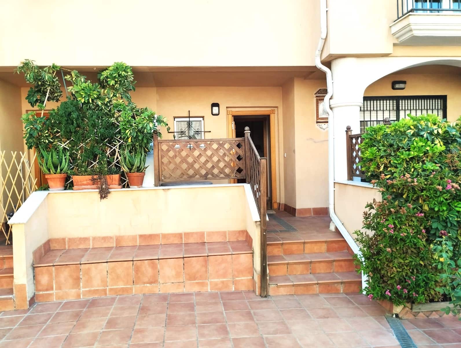 3 soveværelse Byhus til salg i Granada by med swimmingpool garage - € 380.000 (Ref: 9004430)