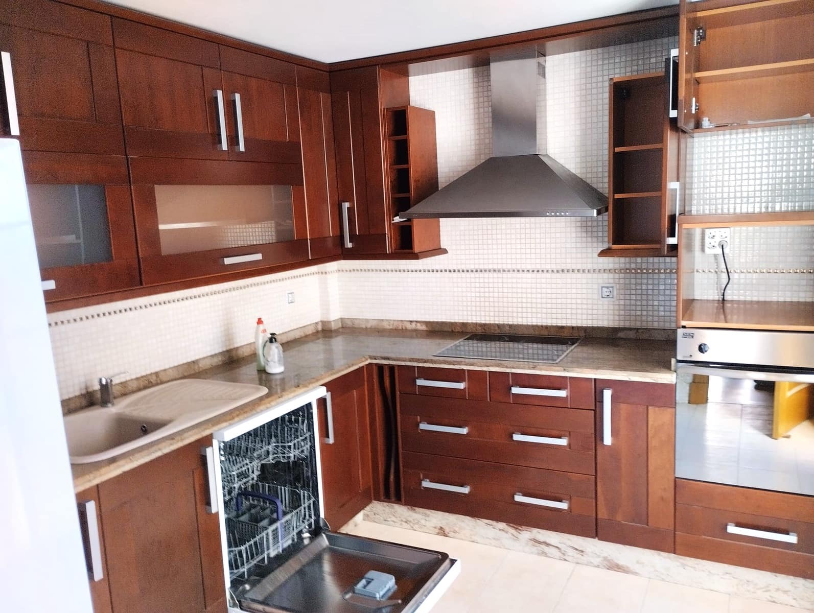 3 soveværelse Byhus til salg i Granada by med swimmingpool garage - € 380.000 (Ref: 9004430)