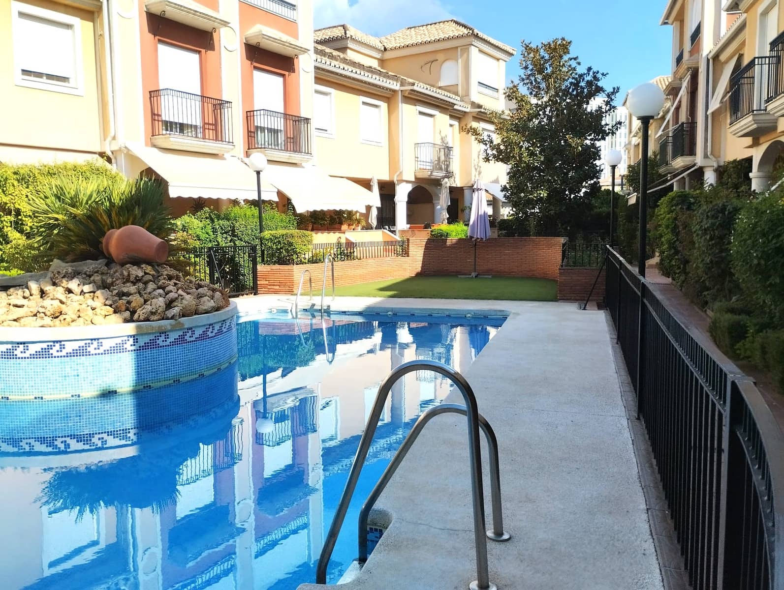 3 soveværelse Byhus til salg i Granada by med swimmingpool garage - € 380.000 (Ref: 9004430)