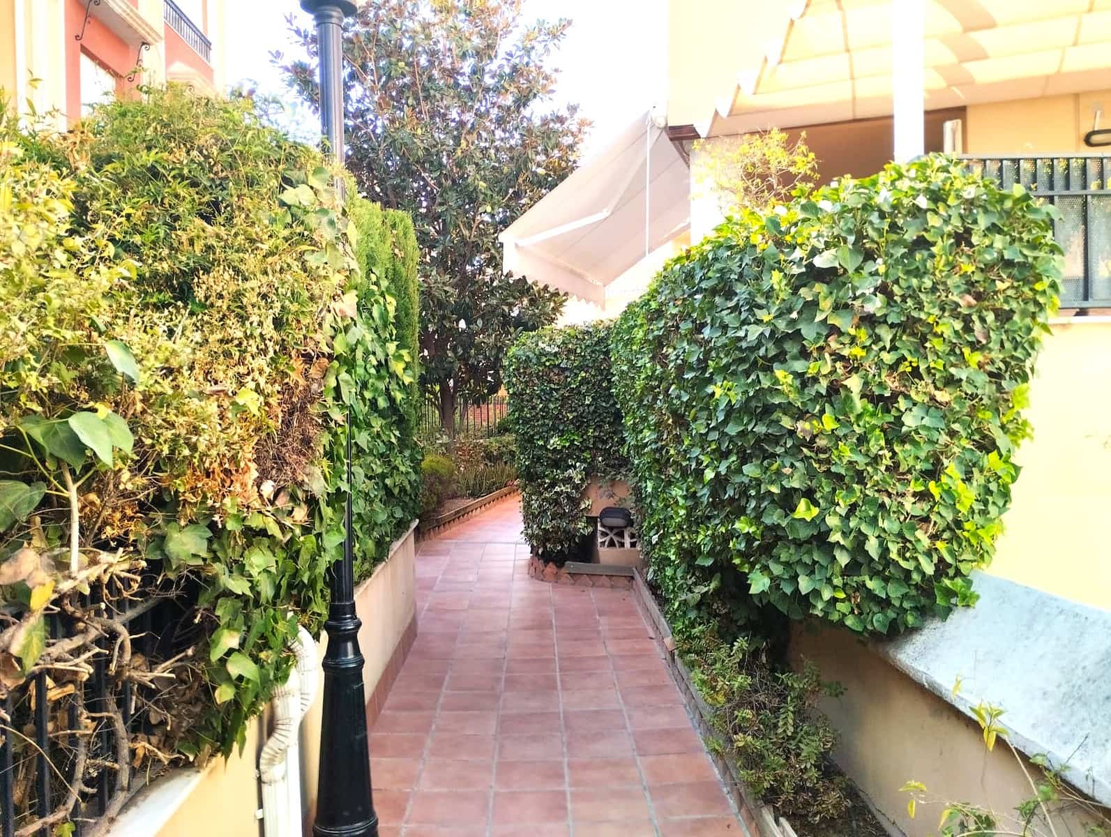 3 soveværelse Byhus til salg i Granada by med swimmingpool garage - € 380.000 (Ref: 9004430)