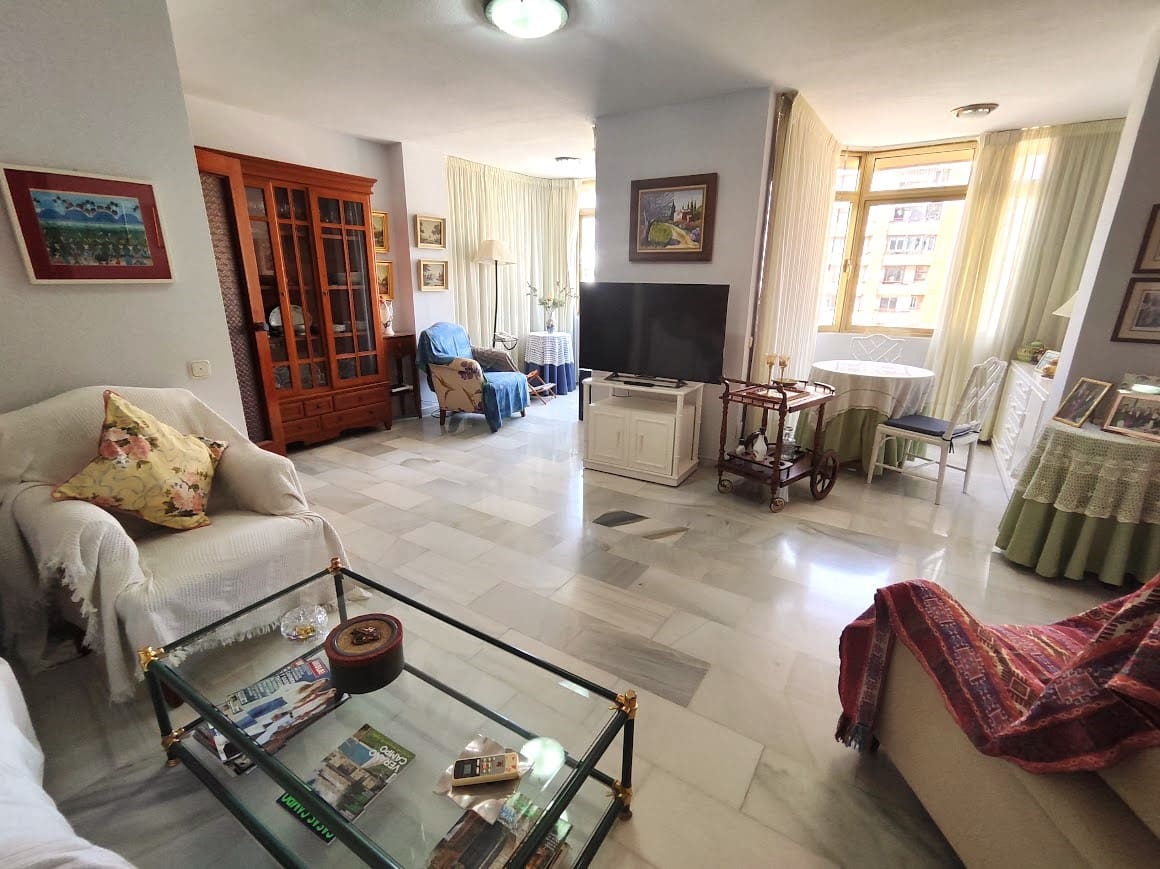 2 soverom Strandleiligheter til leie i Fuengirola - € 1 350 (Ref: 9195187)