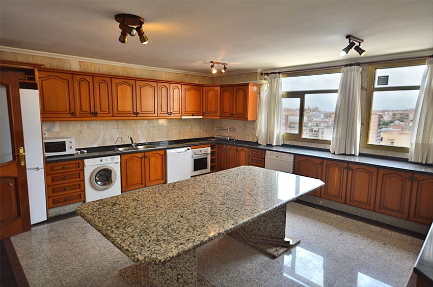 6 soveværelse Lejlighed til leje i Fuengirola - € 2.500 (Ref: 9219616)