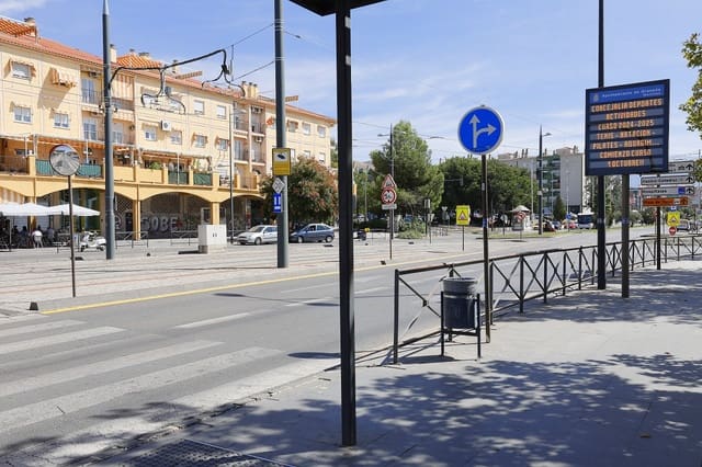 Commercial for rent in Granada city - € 4,500 (Ref: 9271895)