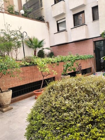 1 slaapkamer Appartement te huur in Granada stad - € 670 (Ref: 9271980)