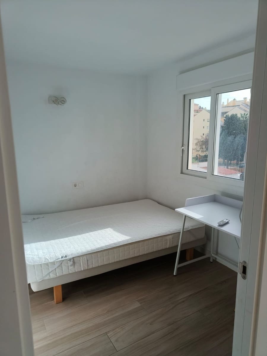 3 bedroom Apartment for rent in Fuengirola with pool garage - € 1,750 (Ref: 9488644)