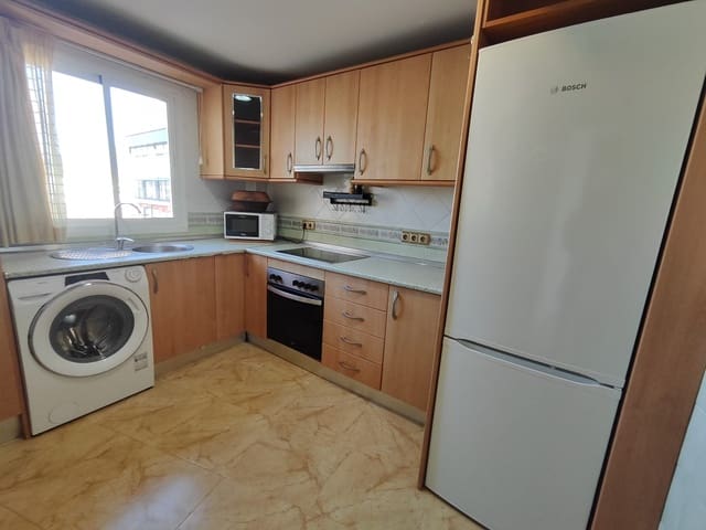 2 soveværelse Strandlejlighed til leje i Fuengirola - € 1.600 (Ref: 9526035)