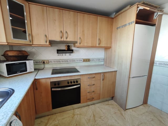 2 soveværelse Strandlejlighed til leje i Fuengirola - € 1.600 (Ref: 9526035)