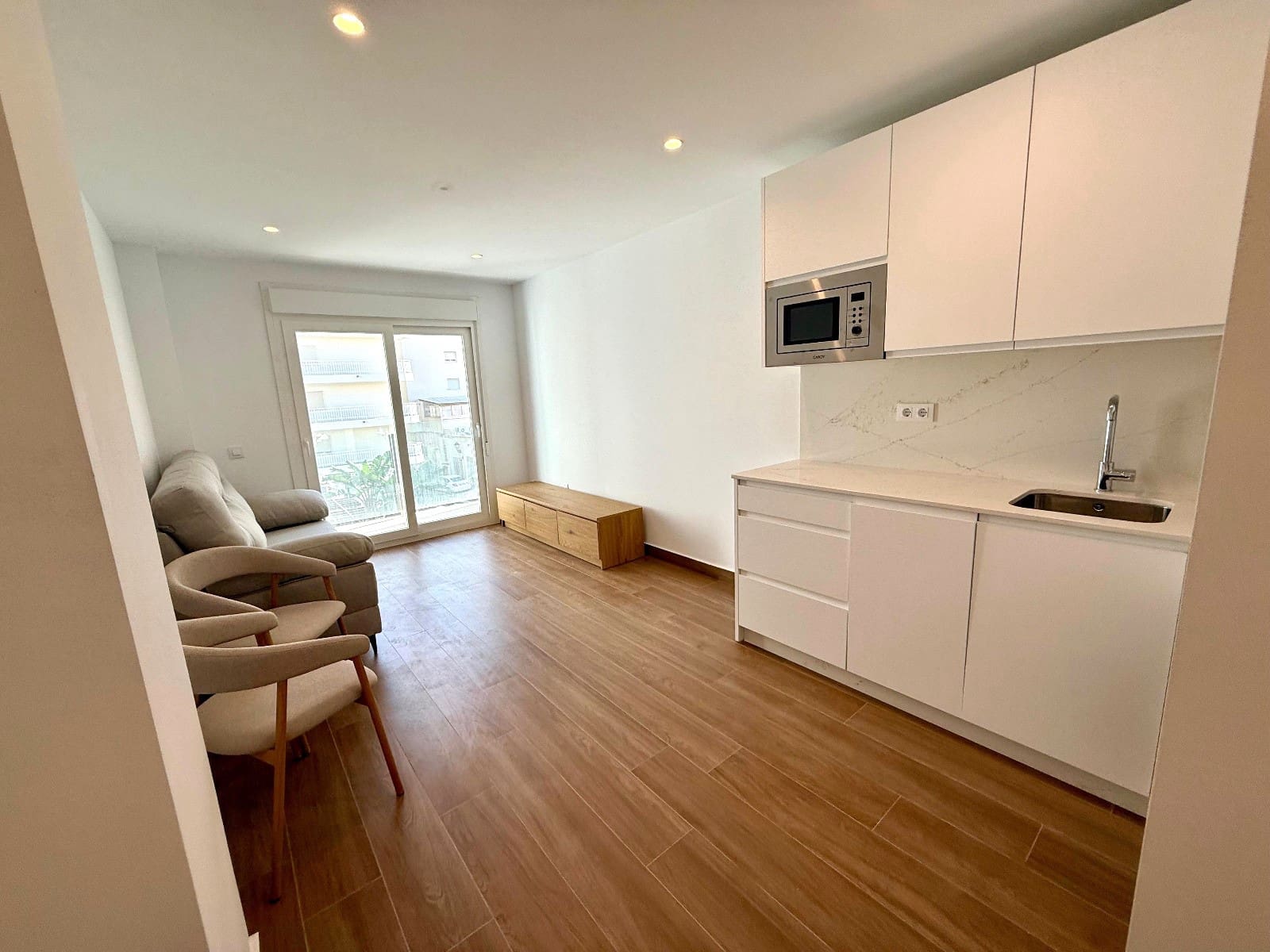 1 bedroom Apartment for rent in Fuengirola - € 1,200 (Ref: 9636234)