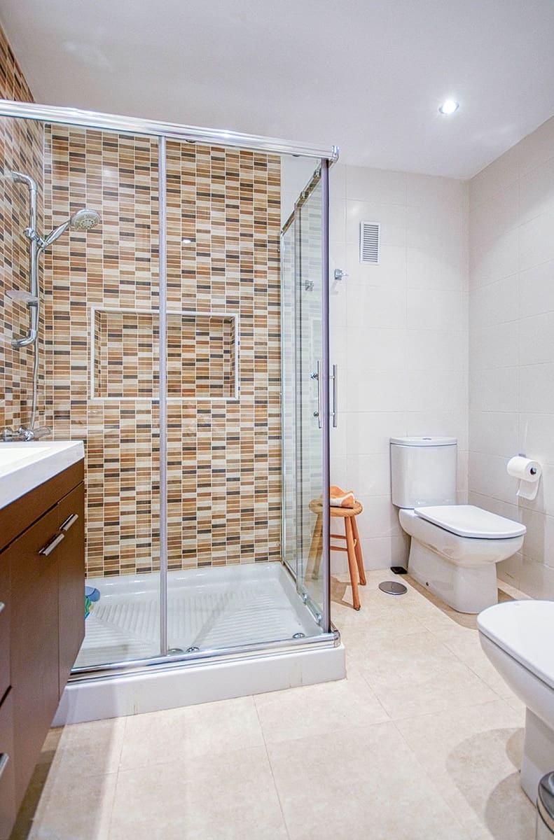 1 makuuhuone Ranta-asunto vuokrattavana paikassa Fuengirola mukana uima-altaan - 950 € (Ref: 9719384)