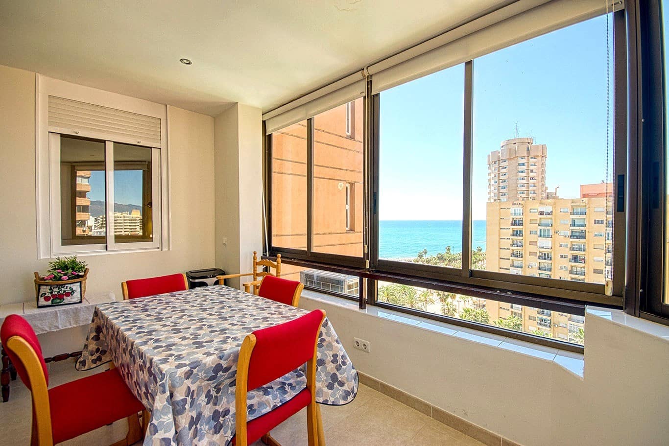 1 makuuhuone Ranta-asunto vuokrattavana paikassa Fuengirola mukana uima-altaan - 950 € (Ref: 9719384)