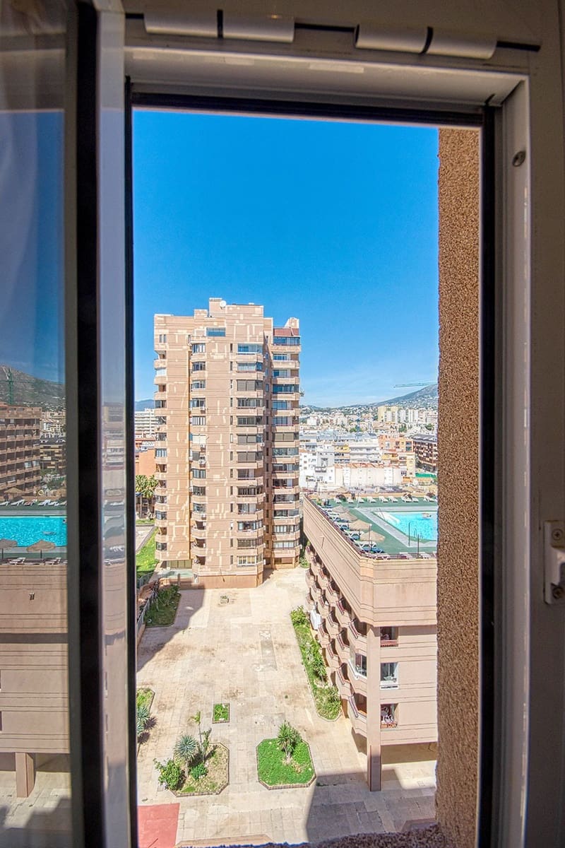 1 makuuhuone Ranta-asunto vuokrattavana paikassa Fuengirola mukana uima-altaan - 950 € (Ref: 9719384)