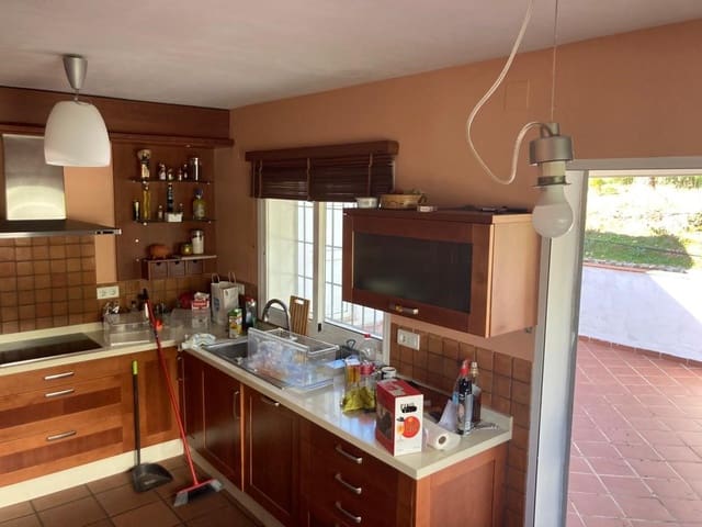 4 bedroom Finca/Country House for sale in Zambra, Rute with pool garage - € 220,000 (Ref: 9826131)