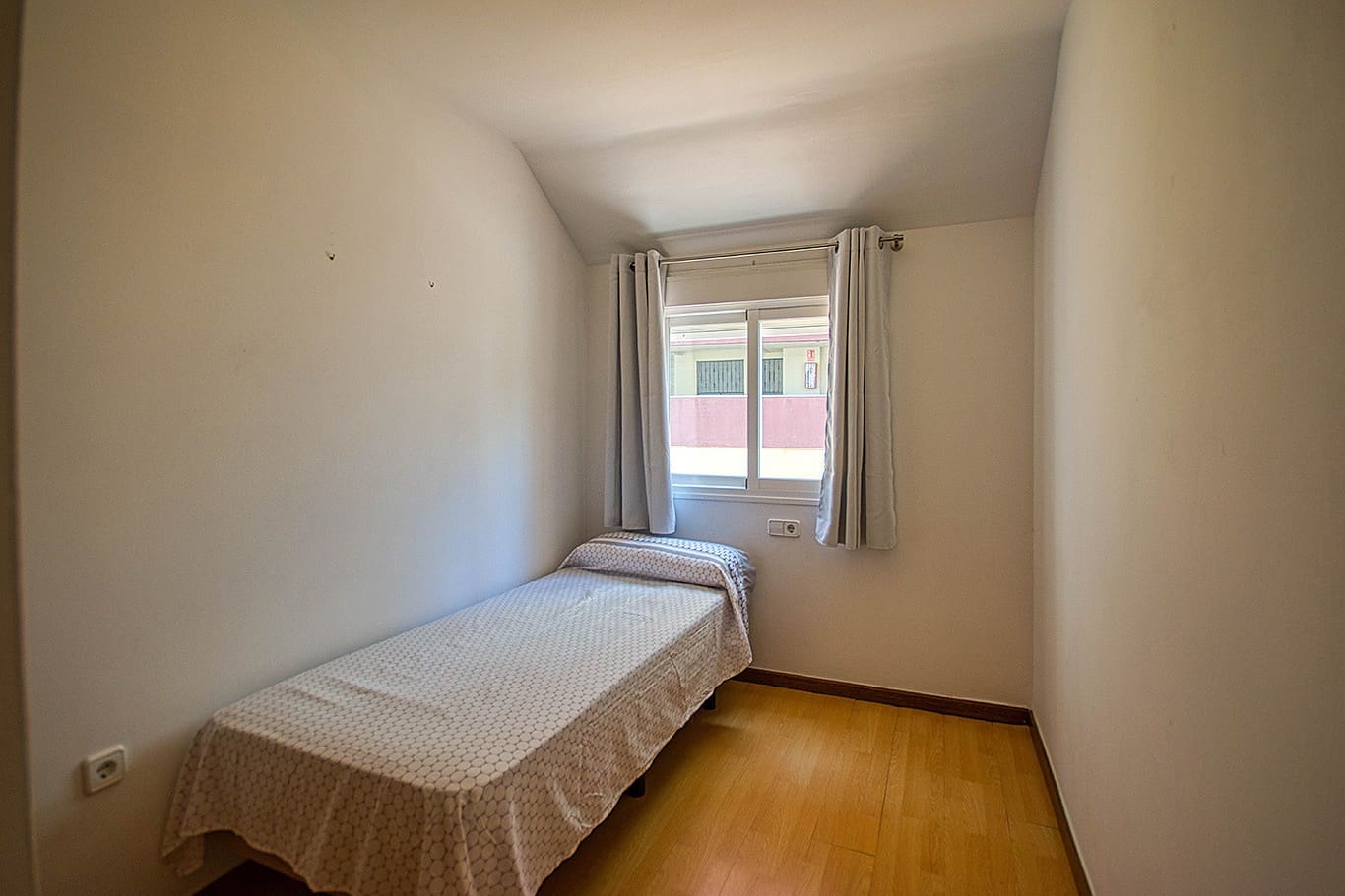 2 bedroom Beach Apartment for rent in Fuengirola - € 1,300 (Ref: 9863898)