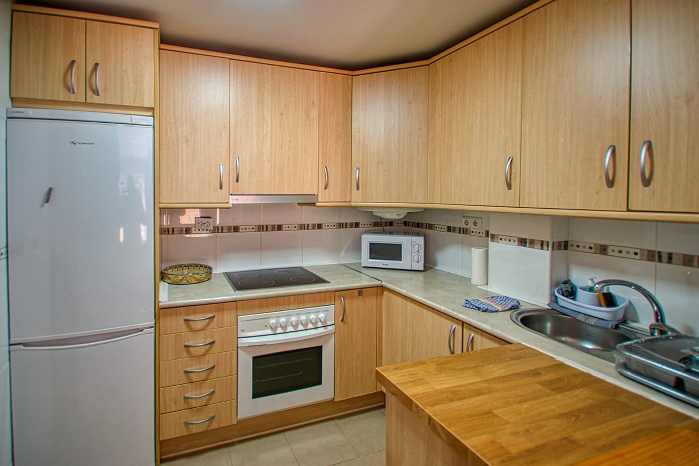 2 bedroom Beach Apartment for rent in Fuengirola - € 1,300 (Ref: 9863898)