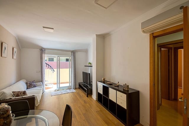 2 bedroom Beach Apartment for rent in Zona Puerto Deportivo, Fuengirola - € 1,300 (Ref: 9863898)