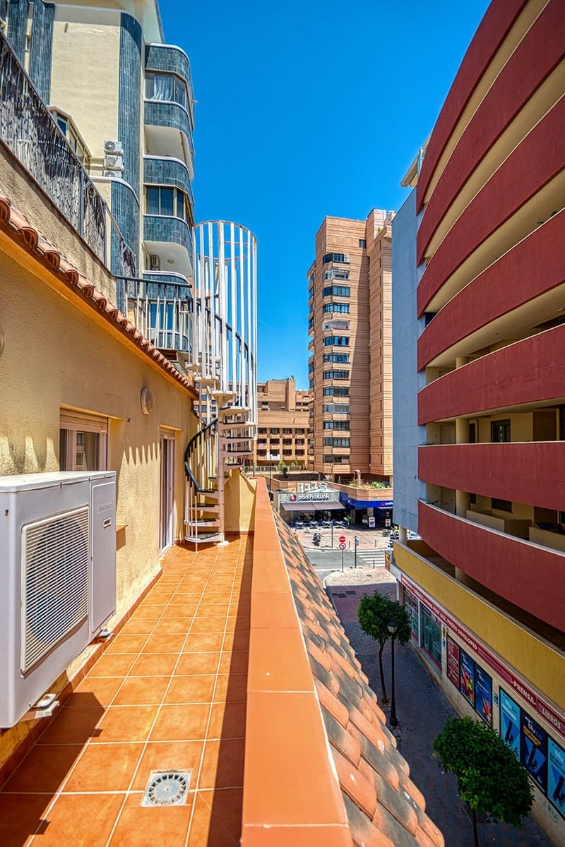 2 bedroom Beach Apartment for rent in Fuengirola - € 1,300 (Ref: 9863898)