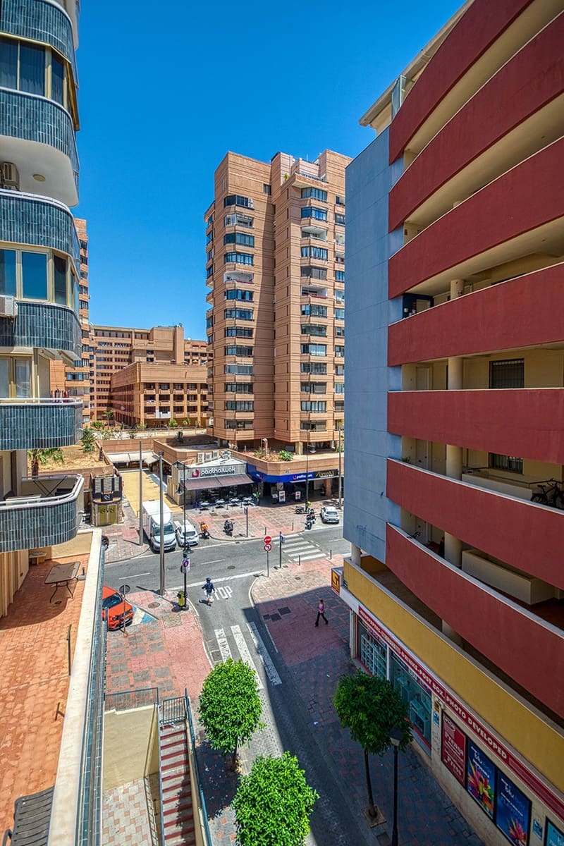 2 bedroom Beach Apartment for rent in Fuengirola - € 1,300 (Ref: 9863898)