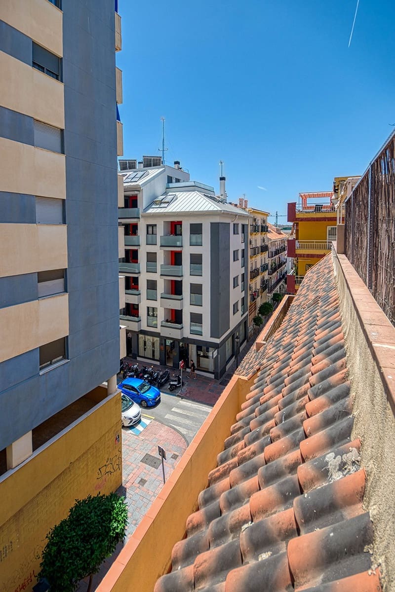 2 bedroom Beach Apartment for rent in Fuengirola - € 1,300 (Ref: 9863898)