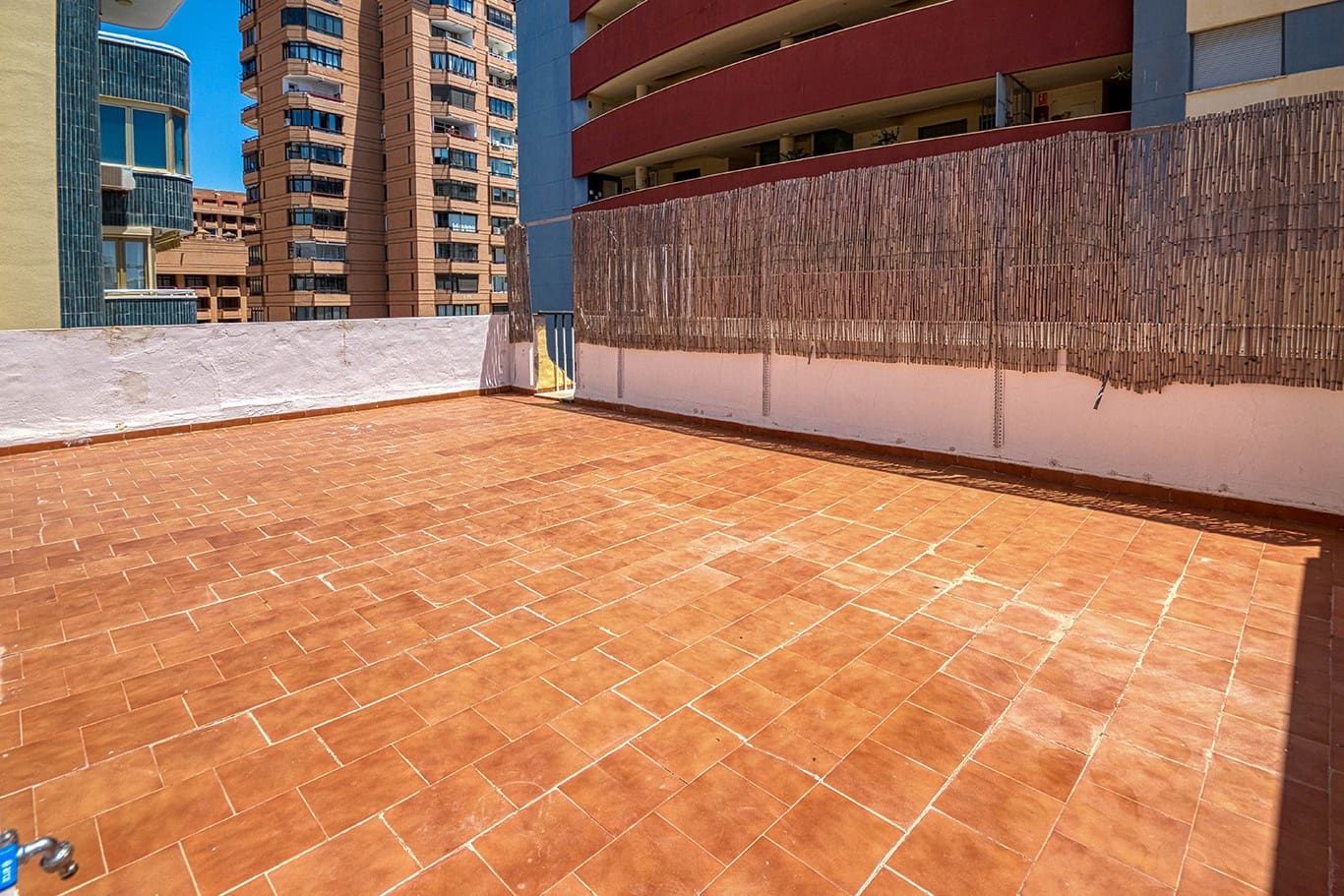 2 bedroom Beach Apartment for rent in Fuengirola - € 1,300 (Ref: 9863898)