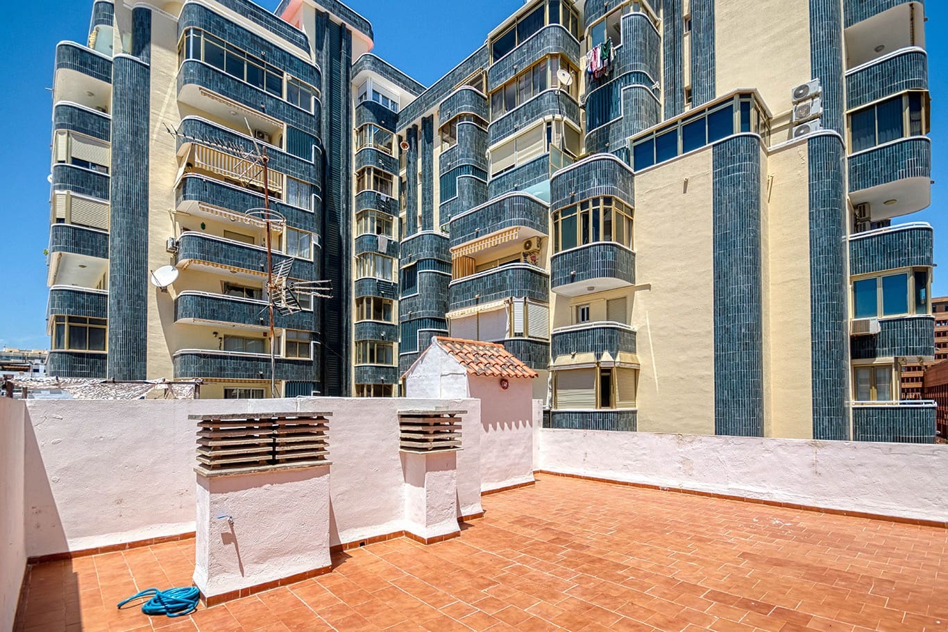 2 bedroom Beach Apartment for rent in Fuengirola - € 1,300 (Ref: 9863898)