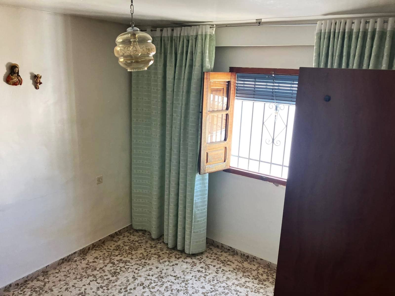 5 soverom Hus til salgs i Rute med garasje - € 135 000 (Ref: 9886379)