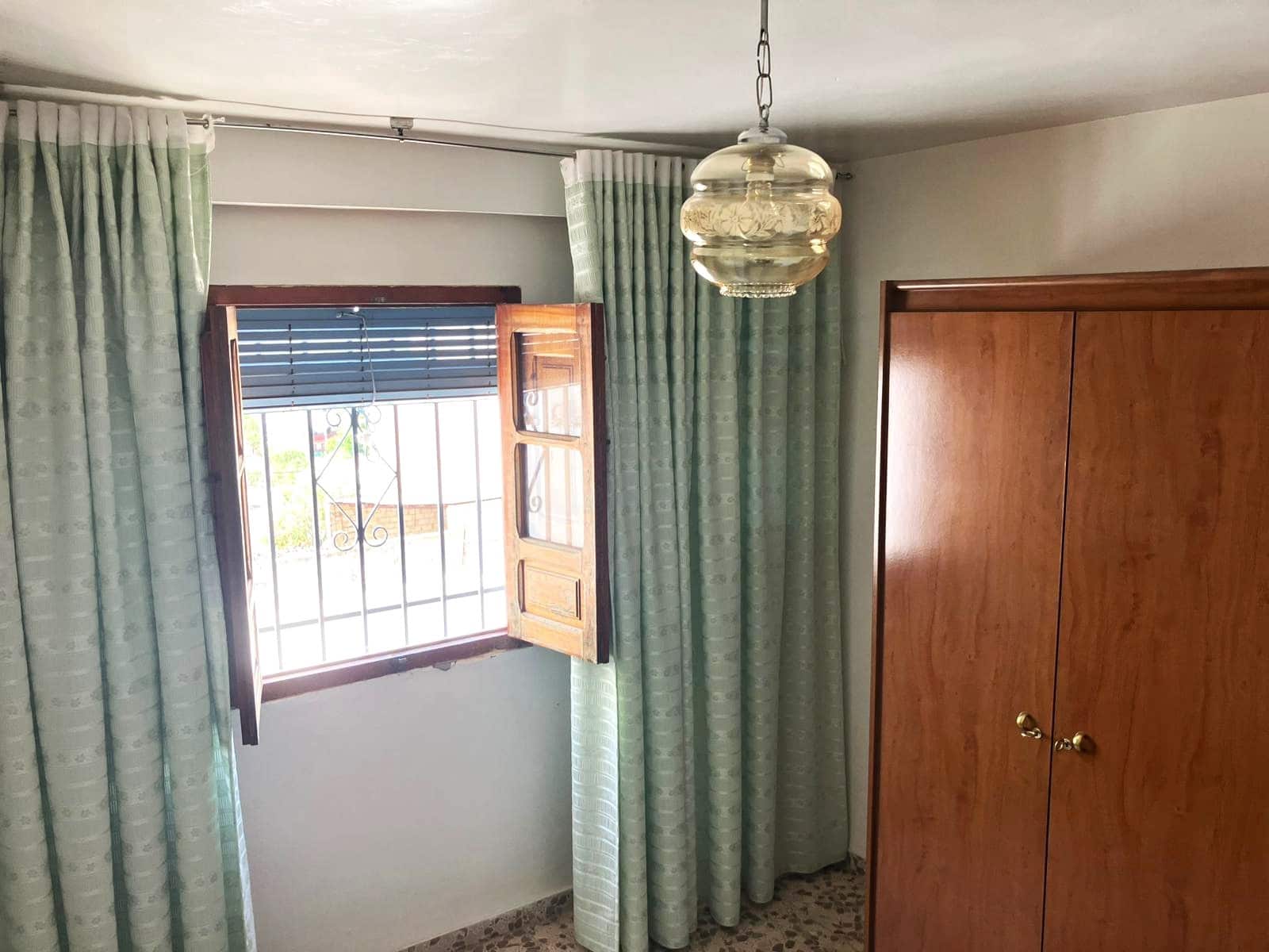 5 soverom Hus til salgs i Rute med garasje - € 135 000 (Ref: 9886379)