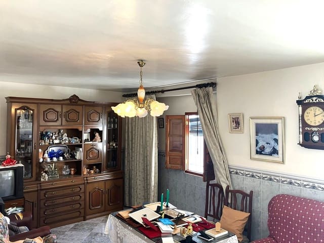 5 soverom Hus til salgs i Rute med garasje - € 135 000 (Ref: 9886379)