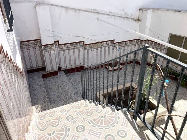 5 soverom Hus til salgs i Rute med garasje - € 135 000 (Ref: 9886379)