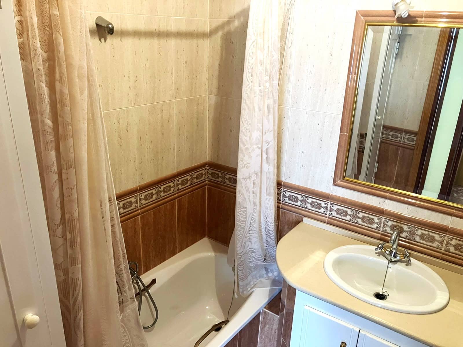 Apartamento de 4 habitaciones en Rute en venta - 85.000 € (Ref: 9895704)