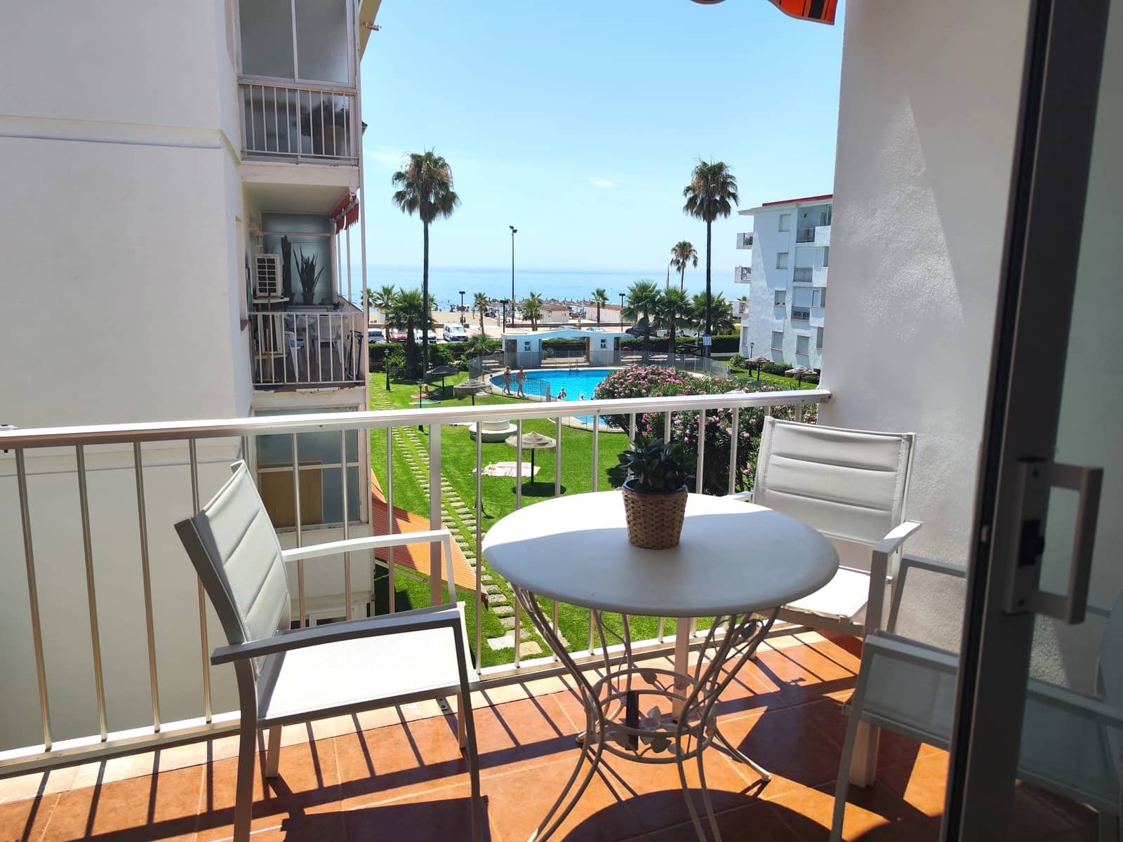 2 bedroom Beach Apartment for rent in Fuengirola with pool garage - € 1,250 (Ref: 9956300)