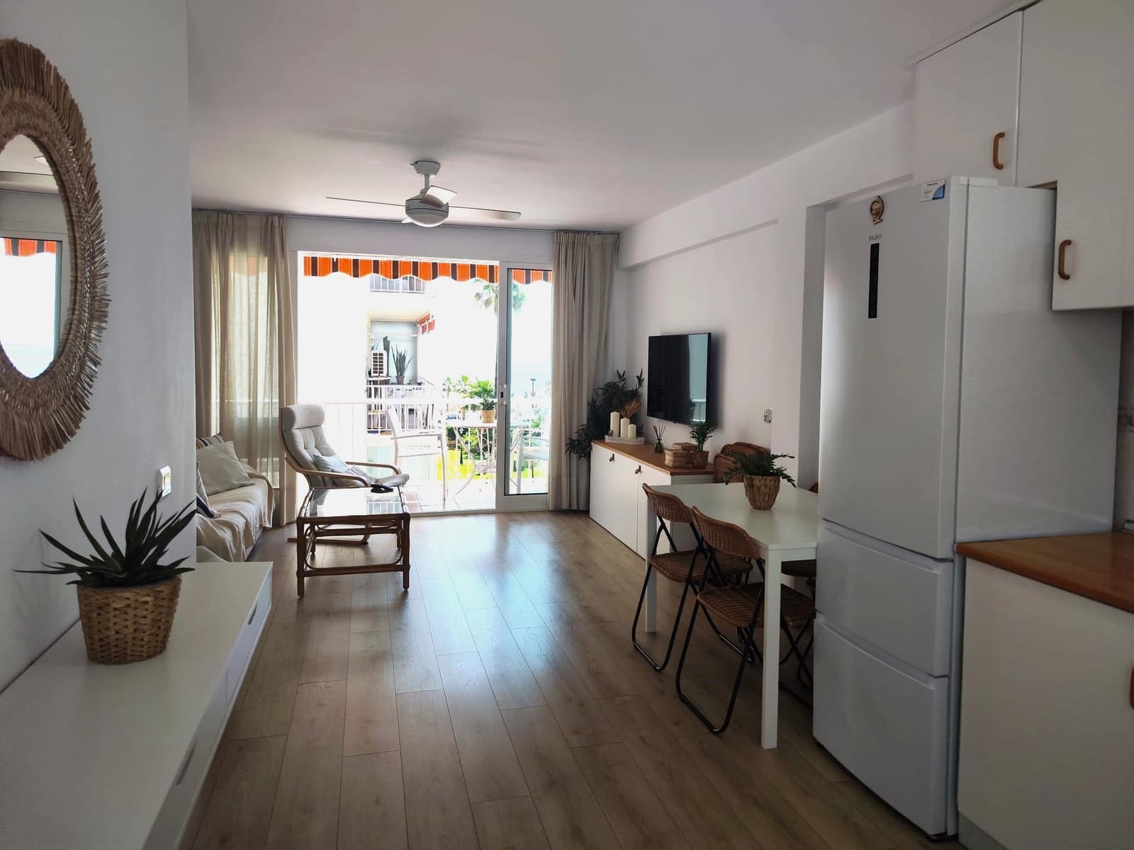 2 bedroom Beach Apartment for rent in Fuengirola with pool garage - € 1,250 (Ref: 9956300)