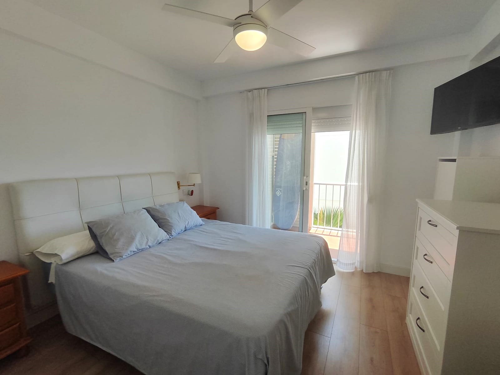 2 bedroom Beach Apartment for rent in Fuengirola with pool garage - € 1,250 (Ref: 9956300)