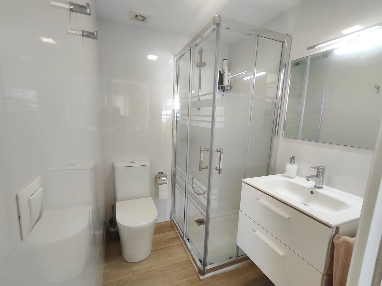 2 bedroom Beach Apartment for rent in Fuengirola with pool garage - € 1,250 (Ref: 9956300)