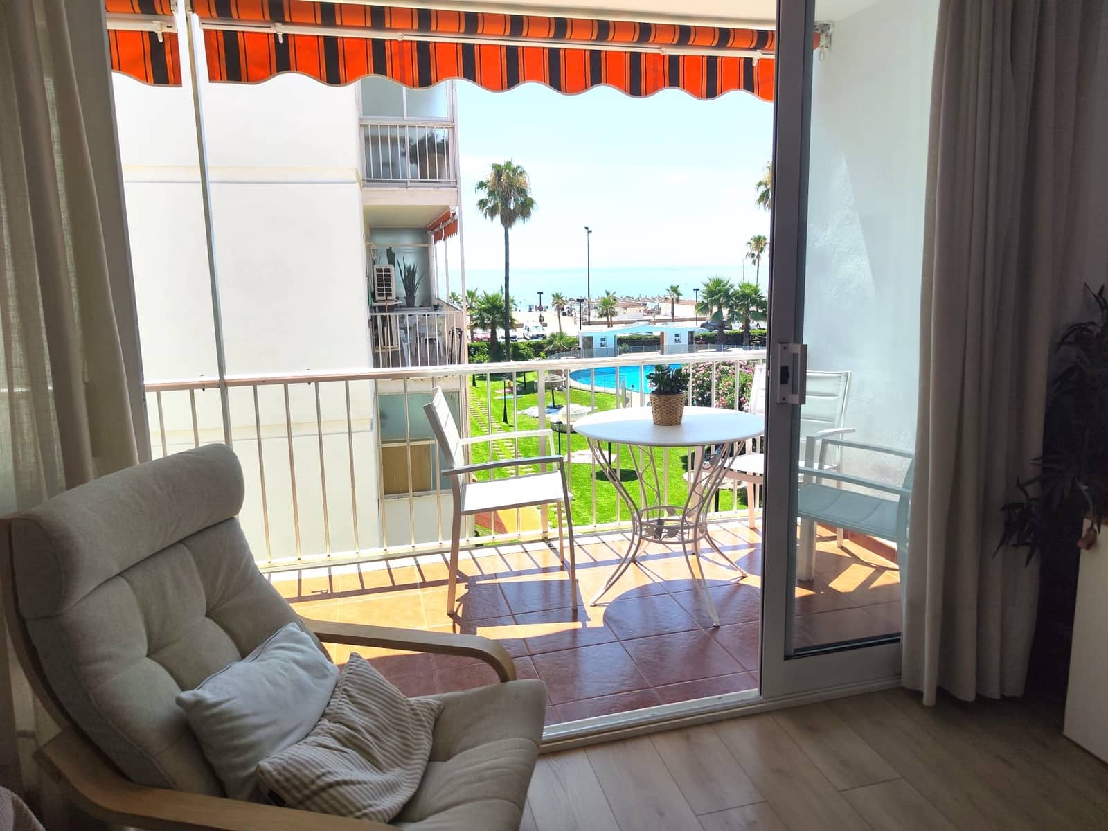 2 bedroom Beach Apartment for rent in Fuengirola with pool garage - € 1,250 (Ref: 9956300)