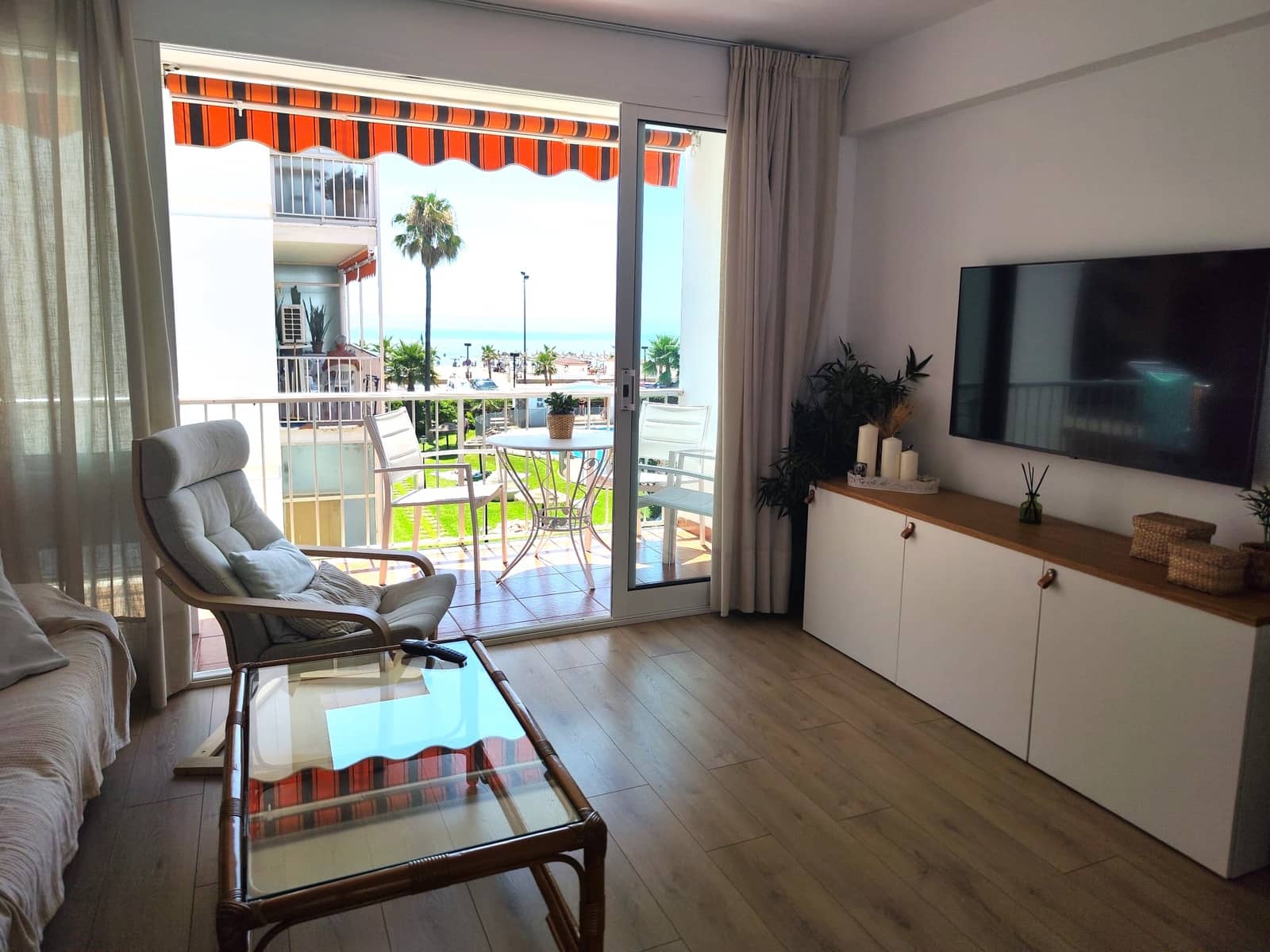 2 bedroom Beach Apartment for rent in Fuengirola with pool garage - € 1,250 (Ref: 9956300)