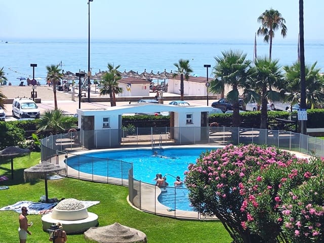 2 bedroom Beach Apartment for rent in Las Gaviotas  - Carvajal, Fuengirola with pool garage - € 1,250 (Ref: 9956300)