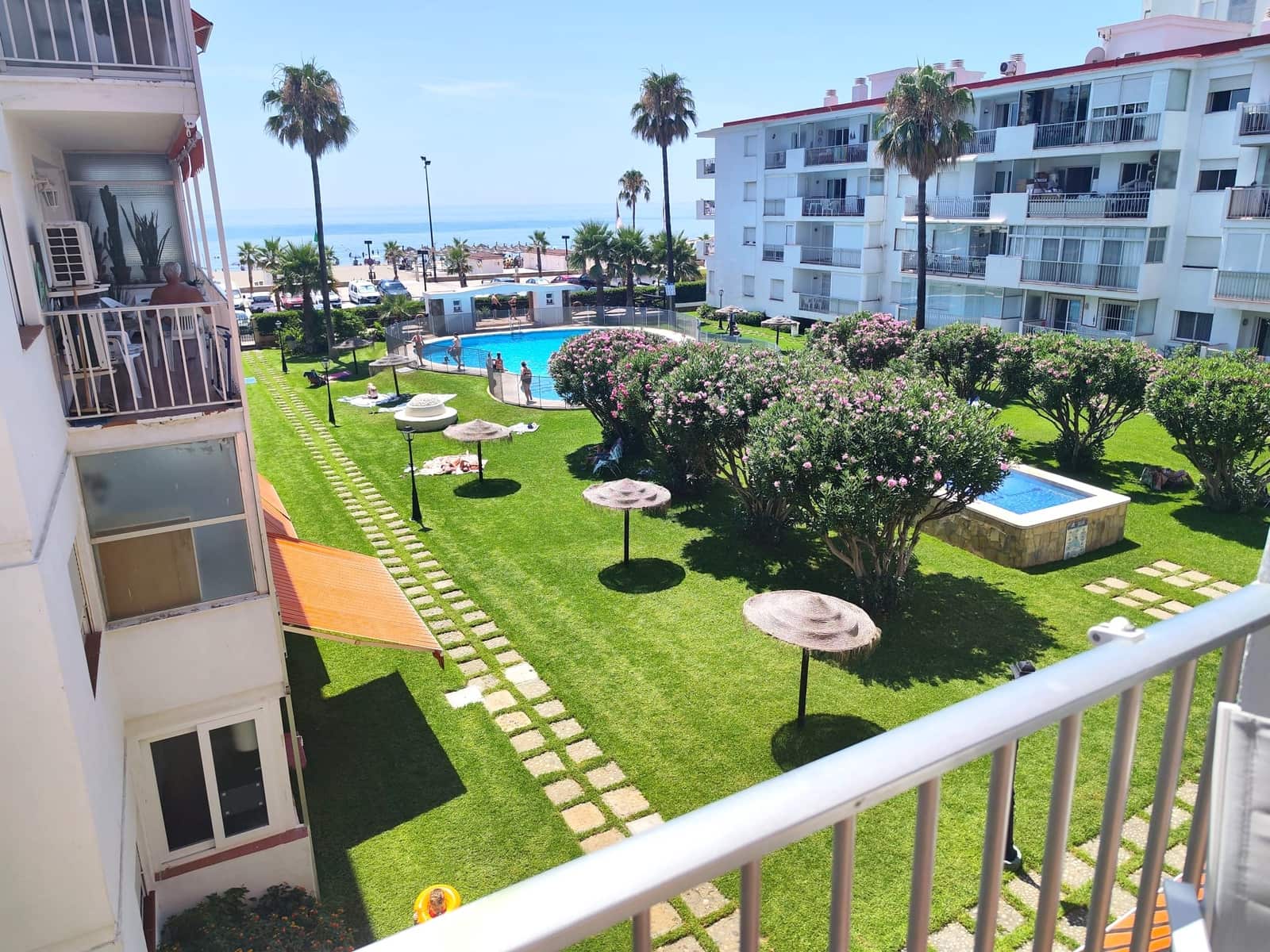 2 bedroom Beach Apartment for rent in Fuengirola with pool garage - € 1,250 (Ref: 9956300)